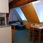 No.5 - Schkade Apartment