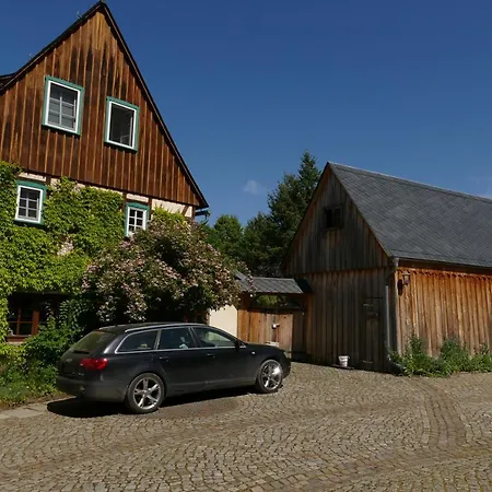 No.5 - Schkade Apartment *
